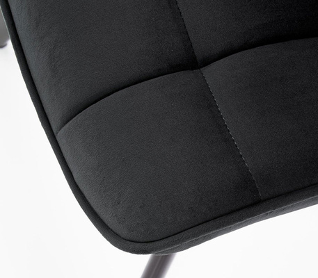 Pikowane welurowe krzesło na czarnych nogach - czarny